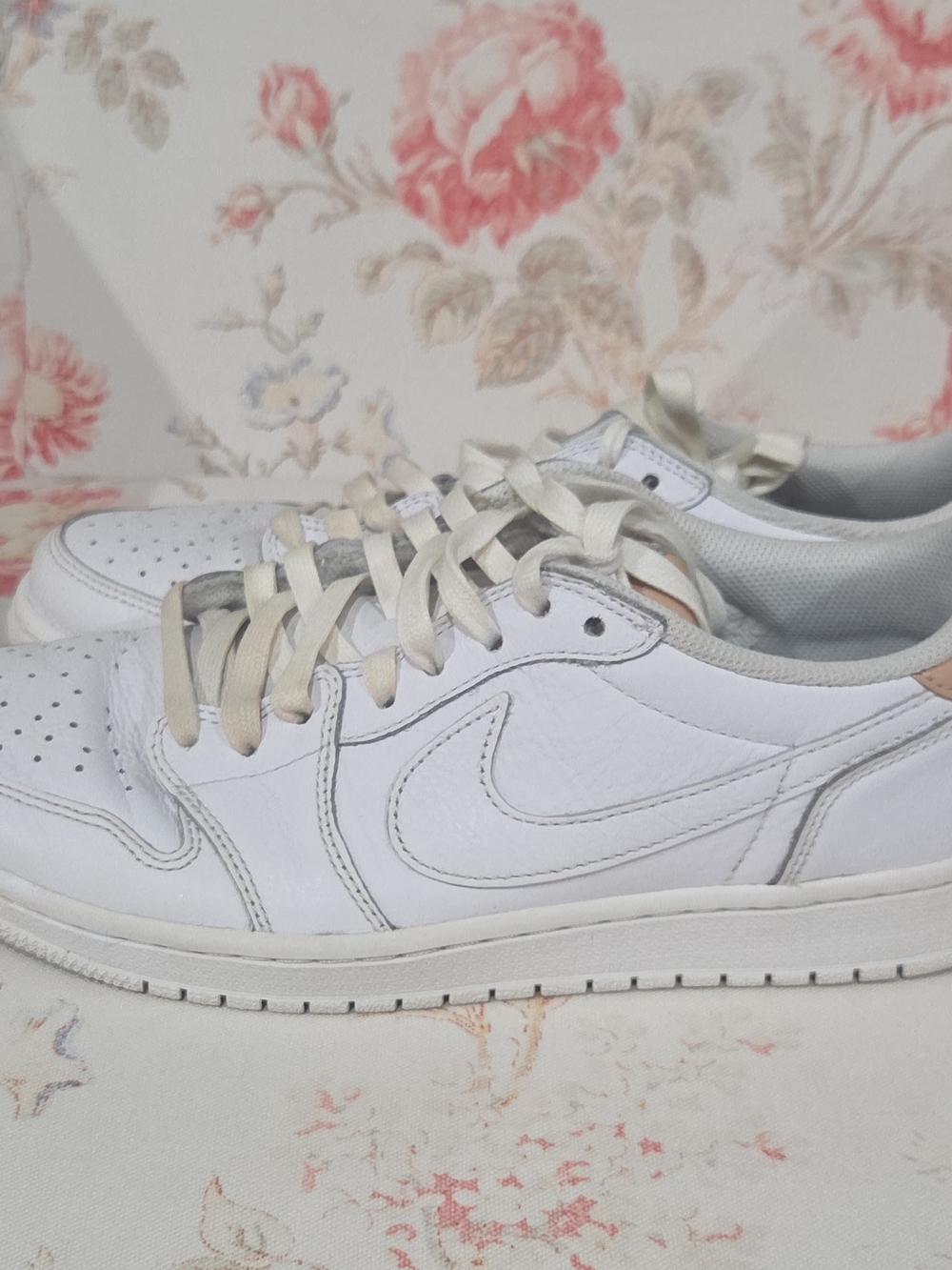 Nike Menβs White Leather Low-Top Sneakers